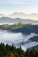 Church of St. Thomas and the Kamink Savinja Alps in winter, Skofja Loka, Slovenia [AWL110001500]