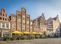 Historic houses at Am Sande square in the old town, Luneburg, Lower Saxony, Germany [AWL110001931]