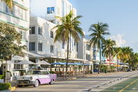 Avalon Hotel with pink Vintage Car Ocean Drive Art Deco District South Beach, Miami Beach, Florida, USA [AWL110002070]