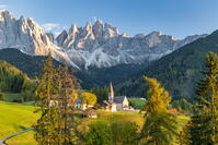 St. Magdalena in Autumn, Val di Funes, Dolomites, South Tyrol, Italy [AWL110002095]