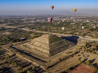 Hot air balloons flying over the Pyramid of the Sun and Avenue of the Dead at sunrise, aerial view, Teotihuacan, Mexico State, Mexico [AWL110002096]