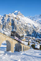 M?rren, Berner Oberland, canton of Bern, Switzerland. Funicular to Allmendhubel and Jungfrau in the background [AWL110002154]