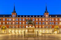 Night view of Plaza Mayor, Madrid, Community of Madrid, Spain [AWL110002495]