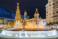 Christmas tree and fountain, Plaza del Ayuntamiento, Valencia, Valencian Community, Spain [AWL110002500]