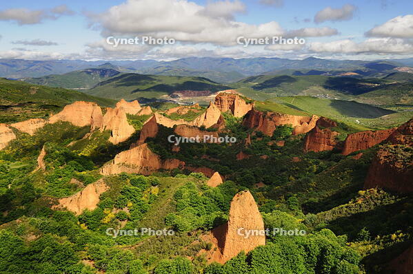 Breathtaking landscape of Las Medulas, once a roman gold mine. Nowadays a UNESCO World Heritage Site. Castilla y Leon, Spain [AWL110001709]