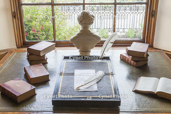 England, Kent, Broadstairs, Dickens House Museum, Writing Desk and Bust of Charles Dickens [AWL110001778]