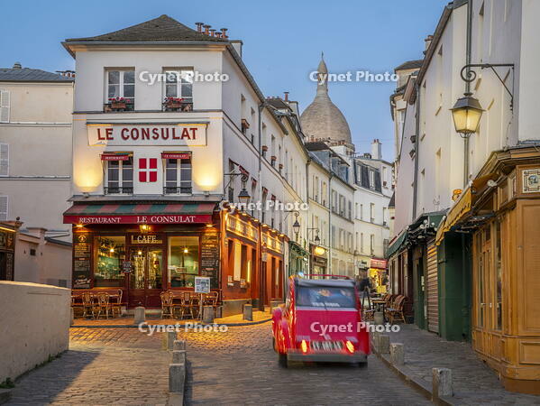 Le Consulat Cafe, Montmartre, Paris, France [AWL110001914]