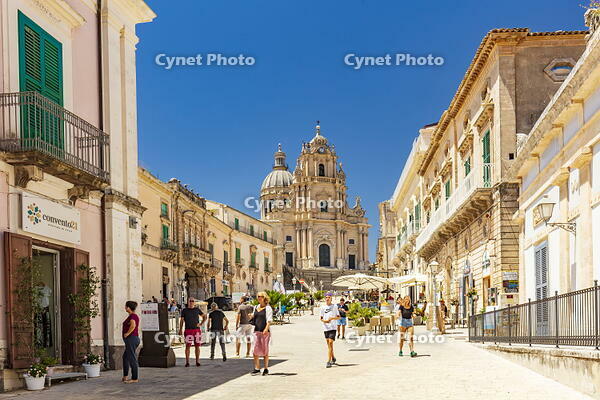 Ragusa Ibla, Sicily. Tourists walking and sitting in the restaurants in the main square [AWL110001943]