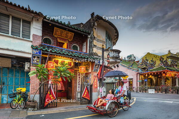 Female tourist on rickshaw in the streets of the old town, George Town, Penang, Malaysia [AWL110002024]