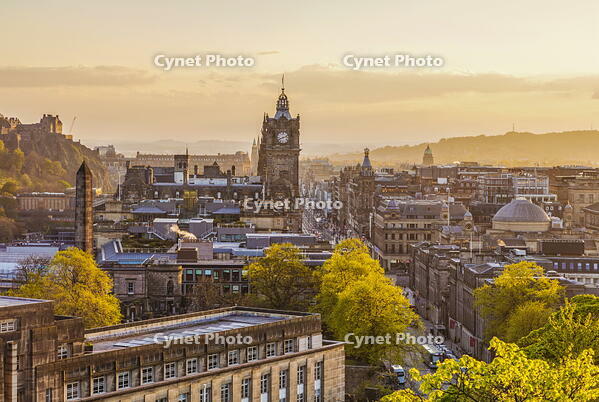UK. Scotland. Edinburgh. Overview of the Old and New Town  of Edinburgh with the Balmoral Hotel tower visible. Unesco. [AWL110002050]