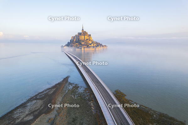 Mont Saint-Michel at sunrise, UNESCO World Heritage Site, Normandy, Manche, France [AWL110002087]