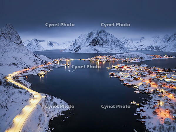 Aerial view of the fisherman's vilalge of Reine, Lofoten islands, Norway [AWL110002103]