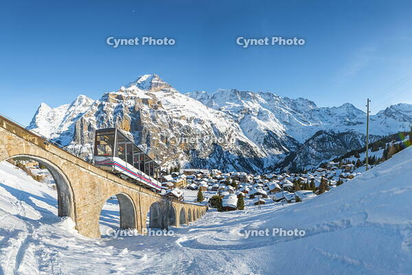 M?rren, Berner Oberland, canton of Bern, Switzerland. Funicular to Allmendhubel and Eiger, M?nch and Jungfrau in the background [AWL110002202]