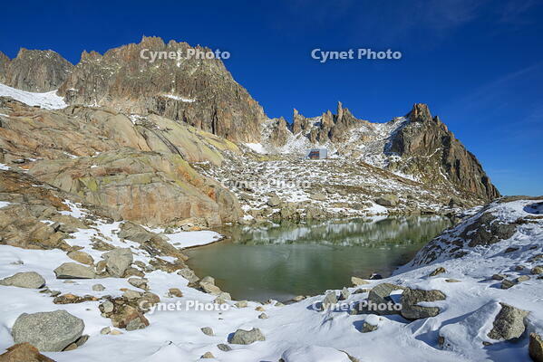 Lake Sidelen with Sidelen mountain hut and Gr. Bielenhorn, Uri, Switzerland [AWL110002210]