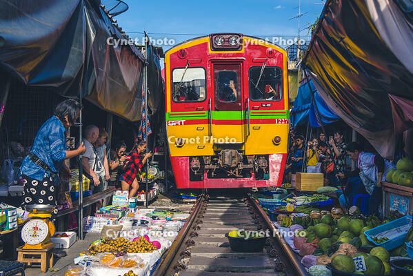 Maeklong Railway Market, Samut Songkhram, Bangkok, Thailand. [AWL110002258]