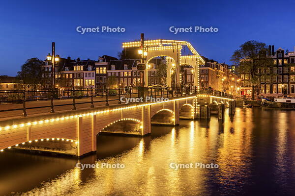 Skinny Bridge (Magere Brug), Amsterdam, Holland, Netherlands [AWL110002466]