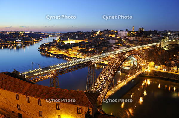 Oporto, capital of the Port wine and the Douro river. The bridge Dom Luis, a UNESCO World Heritage Site. Portugal [AWL110002476]
