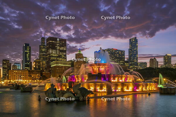 Colored-light show at Buckingham Fountain with city skyline in the backdrop, Chicago, Illinois, USA [AWL110002530]