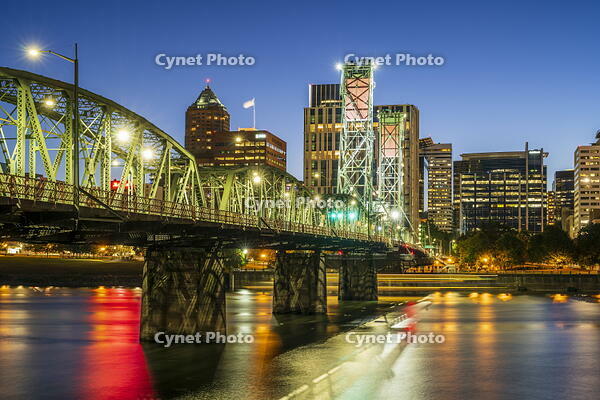 Downtown skyline and Willamette River, Portland, Oregon, USA [AWL110002531]