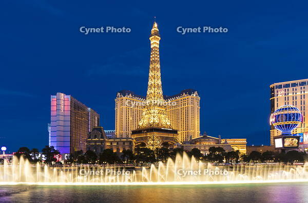 Paris Las Vegas Hotel and Casino with the Bellagio Fountains at dusk,  Las Vegas, Nevada, USA [AWL110002550]