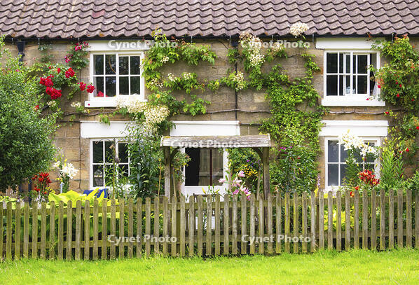 Traditional cottage in Hutton-le-Hole, a picturesque and historic village in the North York Moors National Park, North Yorkshire, England [AWL110002557]