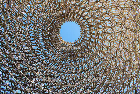 London, England.  The Hive, an art installation that aims to interpret and simulate the workings of a bee hive, Kew Gardens. [AWL110002594]
