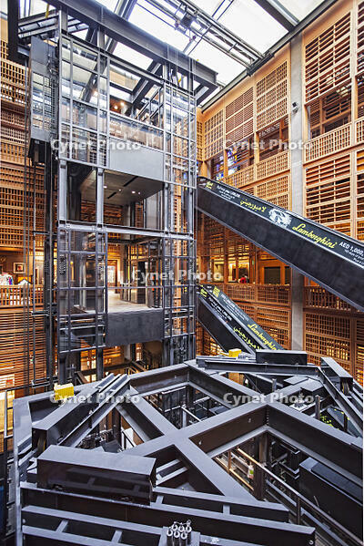 Interior of the World Trade Centre Mall, Al Danah, Abu Dhabi, United Arab Emirates. [AWL110002596]