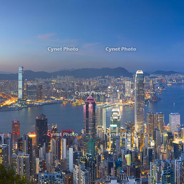 Skyline of Hong Kong Island and Kowloon from Victoria Peak at dusk,Hong Kong [AWL110002633]
