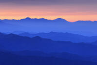 渋峠から朝の山並み [GMA110011470]