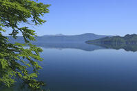 新緑の十和田湖 [GMA110011485]