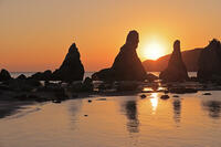 日の出の橋抗岩 [GMA110011705]