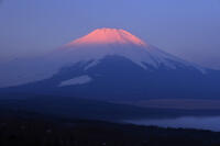 パノラマ台から朝焼けの富士山 [GMA110011938]