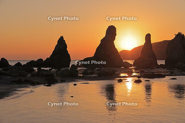 日の出の橋抗岩 [GMA110011705]