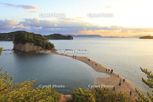 小豆島の約束の丘展望台よりエンジェルロード [GMA110011734]