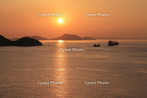 瀬戸大橋付近より瀬戸内海の夕景 [GMA110011742]