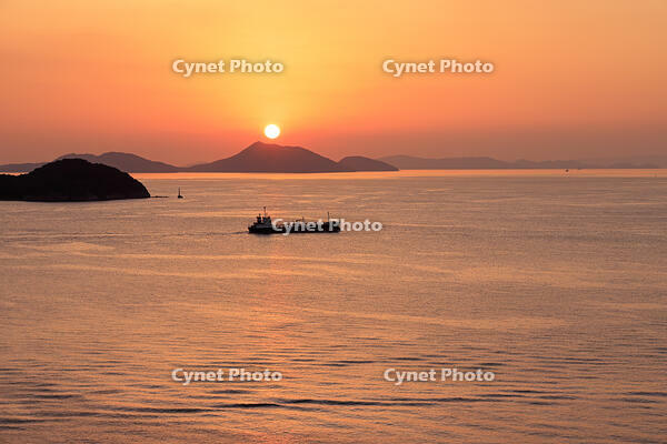 瀬戸大橋付近より瀬戸内海の夕景 [GMA110011745]