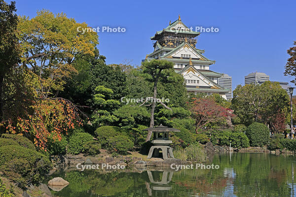 秋の大阪城 [GMA110011754]