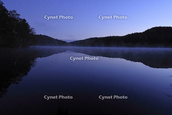 夜明けのオンネトー [GMA110011786]