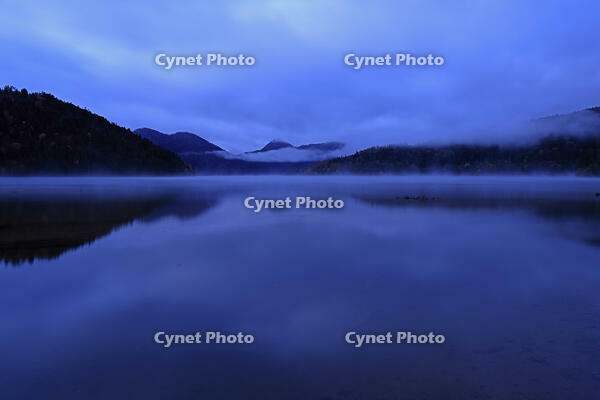 朝霧のの然別湖 [GMA110011803]