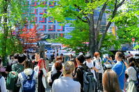 渋谷駅前の忠犬ハチ公像前のにぎわい　 [THI110053112]