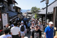 清水寺の参道のにぎわい [THI110053168]