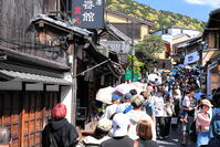 清水寺の参道のにぎわい [THI110053173]