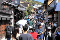 清水寺の参道のにぎわい [THI110053175]