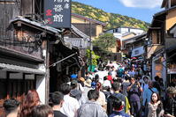 清水寺の参道のにぎわい [THI110053176]