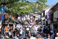 清水寺の参道のにぎわい [THI110053180]