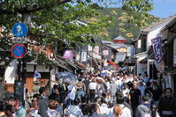清水寺の参道のにぎわい [THI110053181]