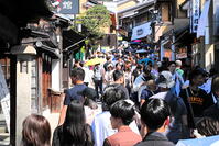 清水寺の参道のにぎわい [THI110053203]