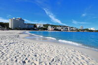 朝の白良浜海岸と白浜温泉街　 [THI110053280]