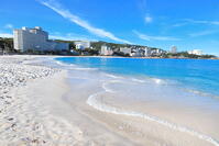 朝の白良浜海岸と白浜温泉街　 [THI110053284]