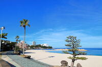 朝の白良浜海岸と白浜温泉街　 [THI110053291]